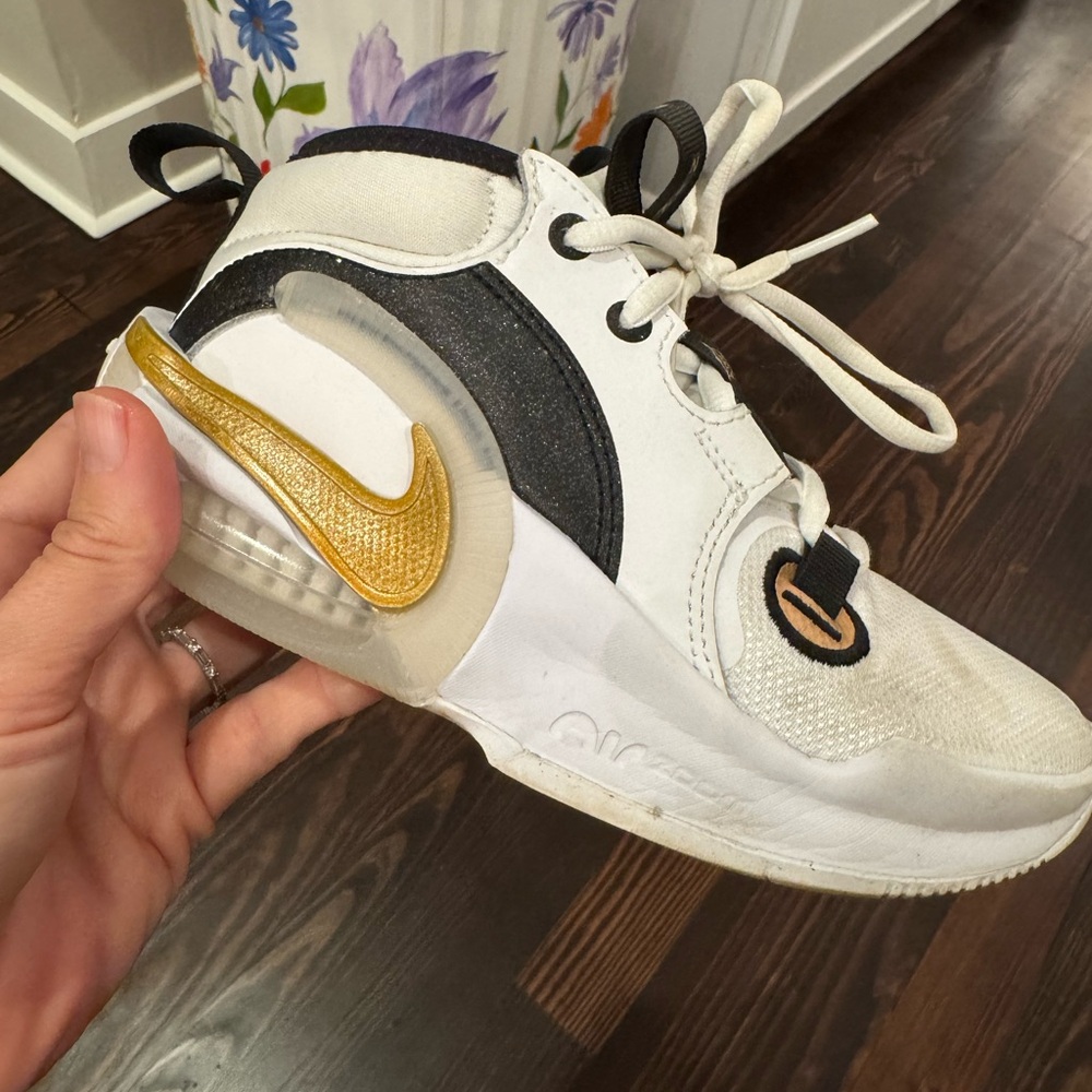 Nike Crossover AirZoom 2 - Kids White and Gold Sneakers with Black Accents